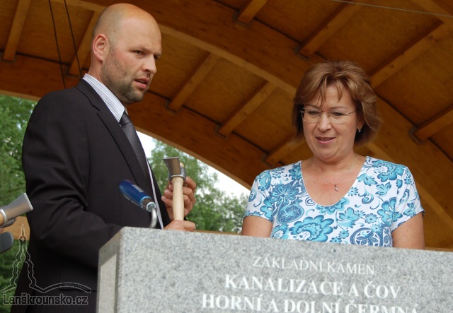 05-zastupce firmy vces se senatorkou mullerovou.jpg